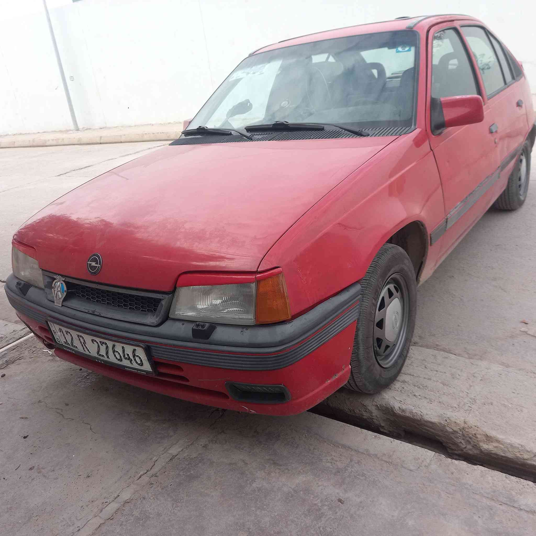 السلام عليكم اوبل كاديت للبيع كير اوتماتيك باسمي سياره نظيفه  السعر ع الخاص ***********
