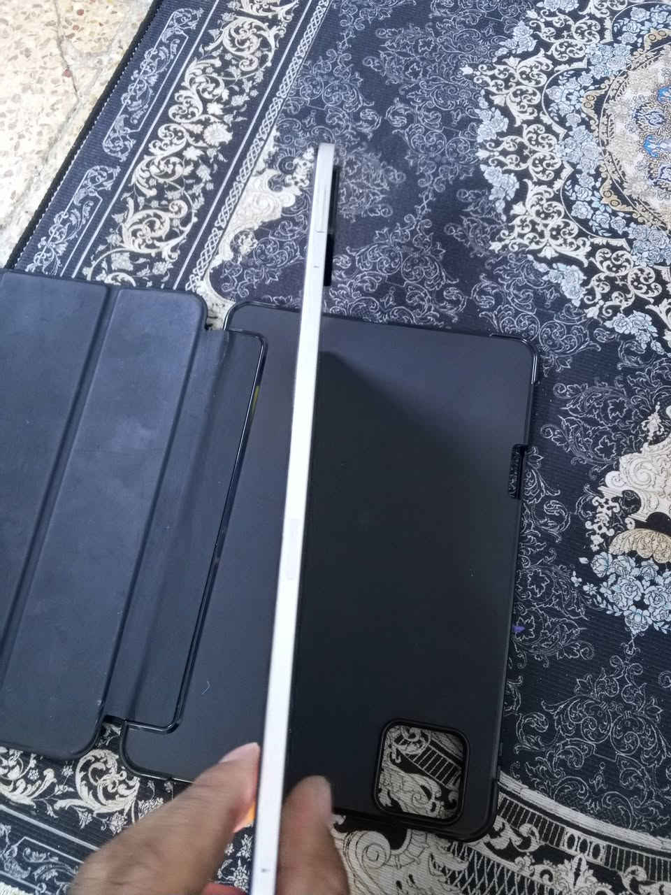 ***********
