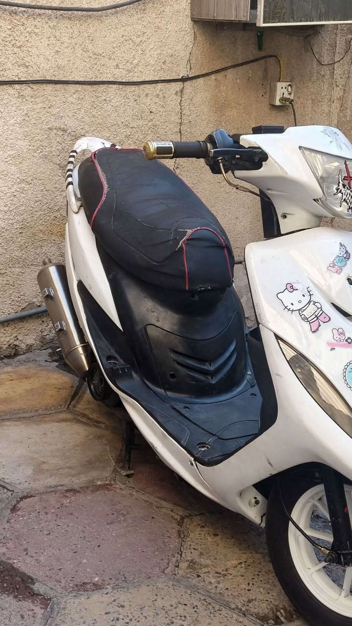 السلام عليكم ماكس عدله للبيع
الدراجه نصبه حلوه تخبل بيهه صالنصه صچميه ام ال ١٥٠ الف 
بيهه ويل رياضي تايراته جدد هندر واحد السلف يرادله بس فحمات ب ٥ الاف كهربائيات كامله 
مكاني بغداد ابو دشير 
رقمي : ***********
السعر ٥٢٥ وبيهه مجال بسيط حك الجيه
