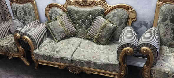 السلام عليكم تخم 10مقاعد ملكي نضافه 99 لسعر 450 ويا طبلات وحده جبيره وحده الصغيره ***********بي واتساب
