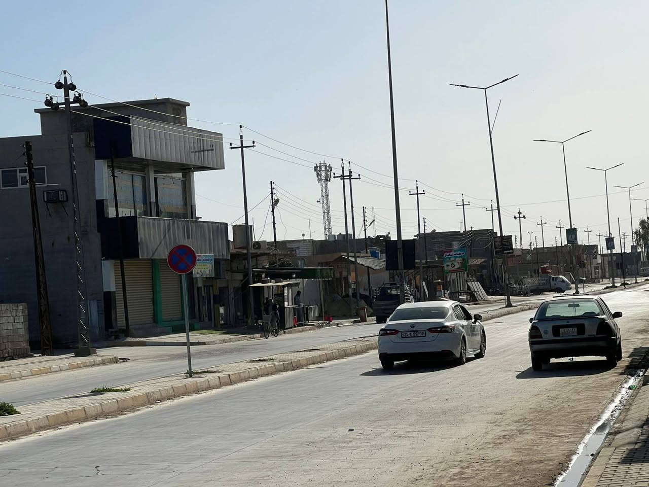 بيت تجاري مع اربع محلات تجارية سايدين العلوة بمساحة ٣٥٠م طابو ٢٥ باسم شخص واحد السعر ٢٢٥ مليون للاستفسار أكثر مراجعة مكتب الزغيت اوالاتصال على الرقم ***********
