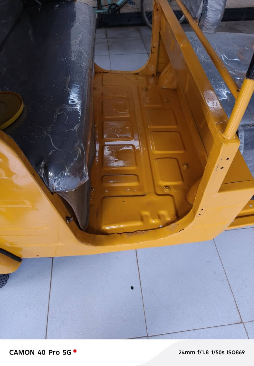 السلام عليكم تكتك للبيع مديل ٢٠ كالعه بل واحد و٢١ تكتك معمره تعمير كامل برغي نغص مابيها رقم وسنويه مداور ثاني يوم بيها ضربه بصف البكلايت مصبوغه جماليه معمره تعمير حلو السعر ٦ و٢٠ وبيها مجال ***********
