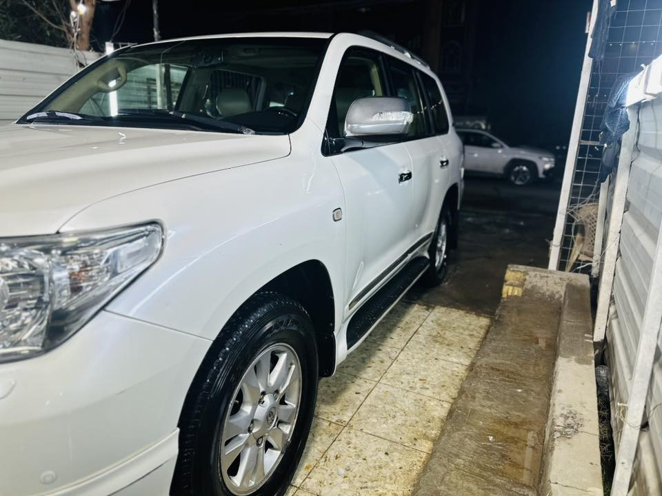 للبيع
تويوتا لاندكروزر GXR موديل 2011
ستينية، خالية من الضرر والحوادث
نظافة عالية – مكينة وشاصي ممتاز
السيارة جاهزة للفحص
السعر 33000$ 
📞 للاستفسار:***********
