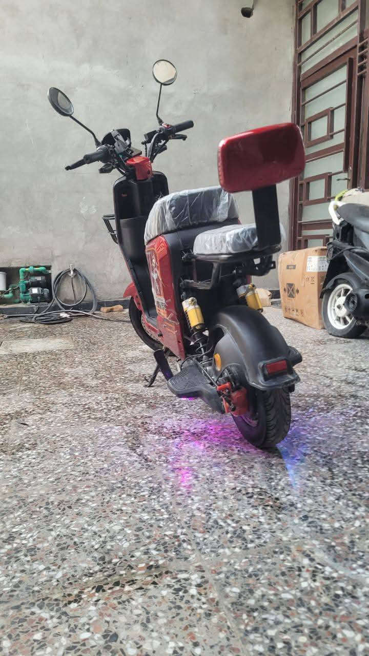 السلام عليكم دراجة شحن  R9 موديل 2025 نظيفة 6بطاريات السعر 385   موبايل *********** مكاني بغداد الغزالية
