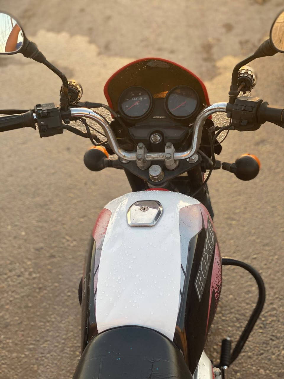 بوكسر موديل 18  اربعة كير جبلي رقم وسنوية وهزة لل27 بسمي تحويل مباشر سعر 1150 وبيها مجال مكينة مفتوحة شغالة وجاهزة مابيهة اي نقص مكاني بغداد ***********
