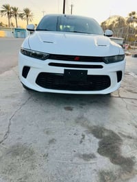 دوج هورنت R/T✈️٢٠٢٤ مواصفاتها معروفه  كشنات تدفئه وتبريد  مري شفط  ثلا...