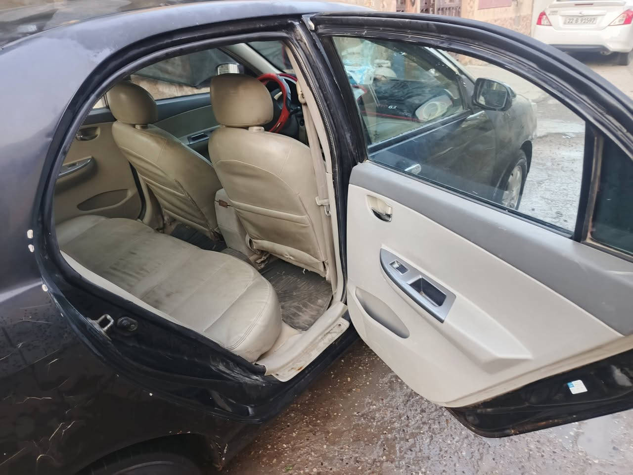 السلام عليكم بيوايدي جي ثري موديل 13رقم واسط بسمي سنويه 29 يله تسقط غرامات مصفره سياره يرادله سمكره وصبغ بس مكينه وكير مكفولات للبيع او مراوس مكاني بغداد العبيدي ***********
