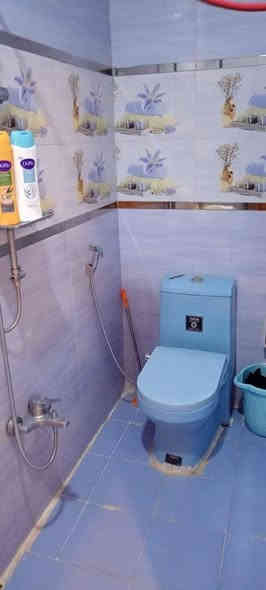 بيت للبيع مساحه ١٤٠ متر يحتوي على ٣ غرف نوم وسقبال ٣ حمامات طابو زراعي نهايه حي اور والشعب الغرير منطقه كامله من كلشي  سعره ١٣٥ مليون رقم  صاحب الدار   مع الاثاث ***********
