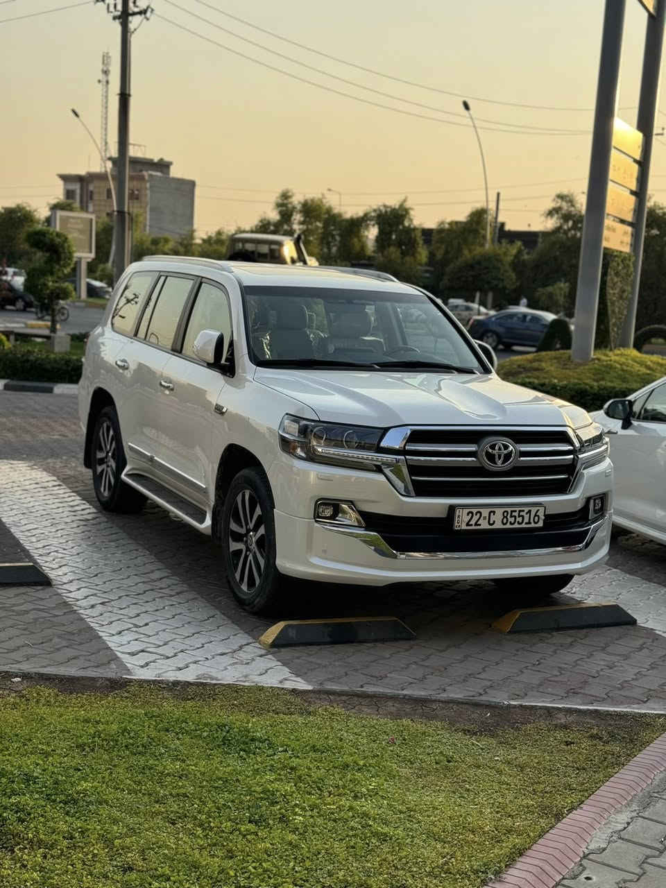 ليدورون  جديد. مال جناي.
لاندكروز.  2019. 
V8. ثمانية سلندر. 

ماشية 120 الف.  شرط حقيقي 

السيارة كفالة عامة افحص وين يعجبك 
رقم اربيل باسمي يايوم تريد احولك.  

سيارة كراند تورنك. 
دشبول لكزز
فول للاخير. 
فطيم باب اول. 
سعر 60 الف دولار 
***********  
اكرر ليدور جديد
