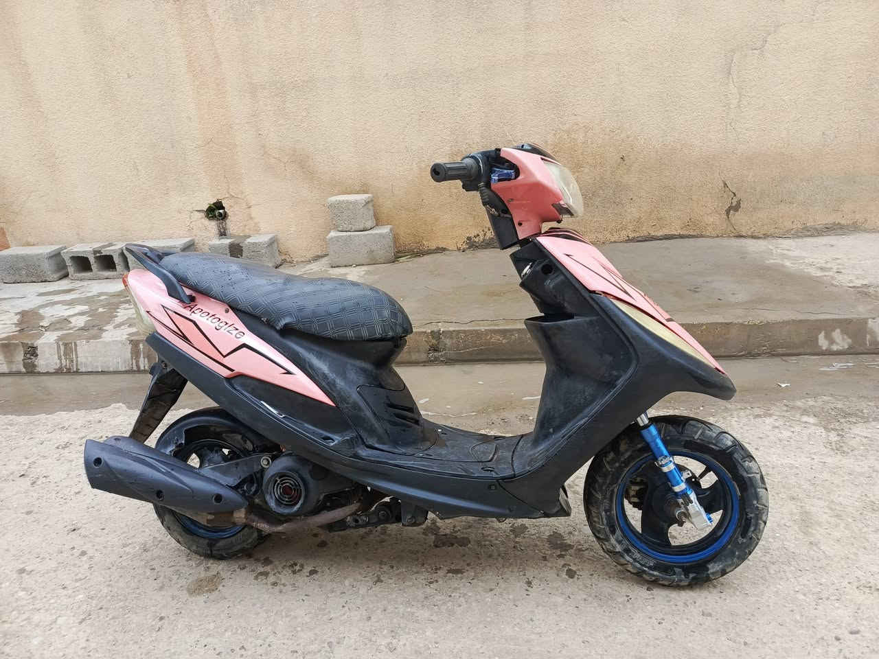 سلام عليكم ورحمة الله 
دراجة ماكس عدلة للبيع نظيفة وجاهزة شغالة سلف هندر كهربائيات اشاير كلشي شغال بيها بس اليدة مال بريك الخلفي مكسورة وهاهية
سعر 450 الف بيها مجال للشراي
العنوان بعقوبة المفرك تقاطع الطرق والجسور
***********
