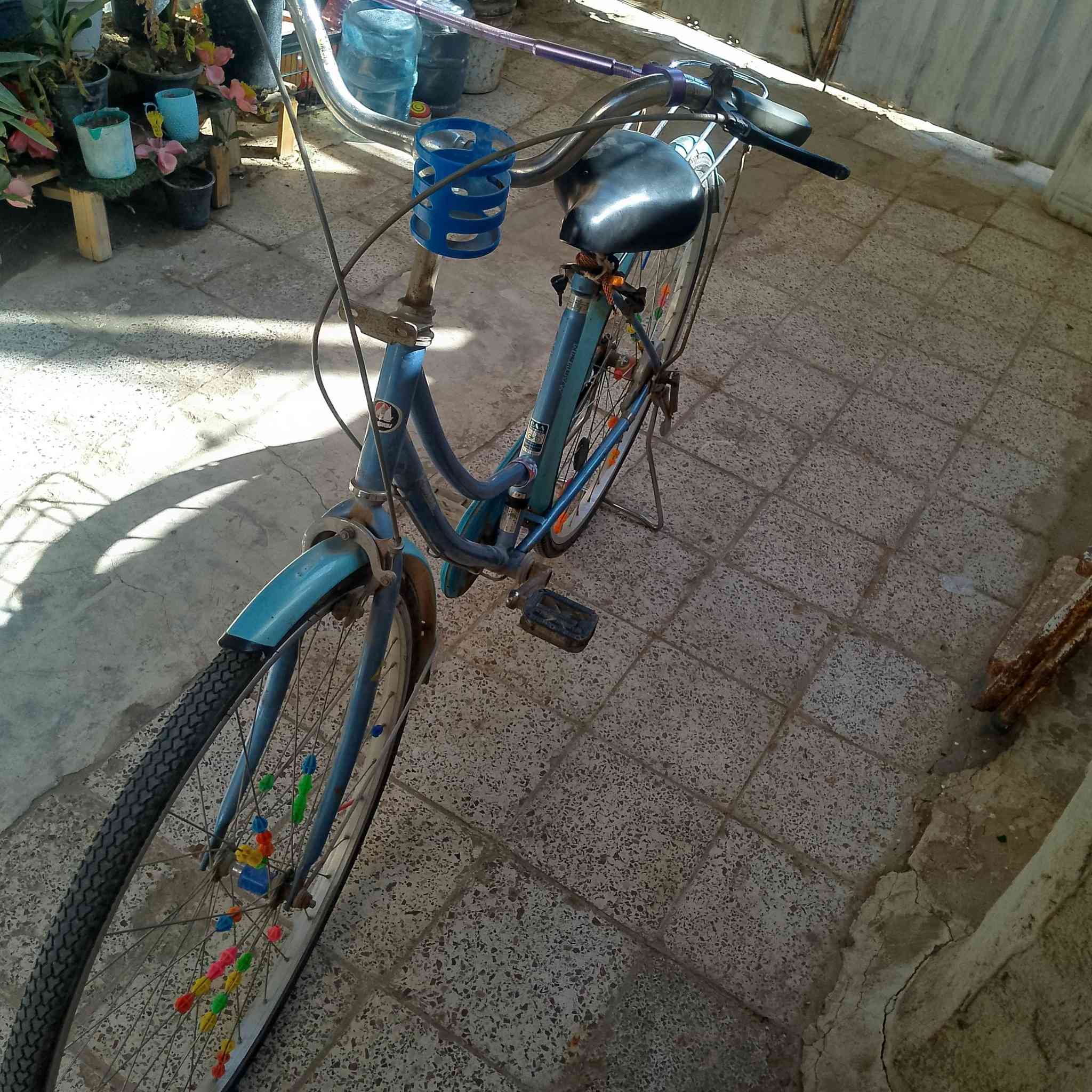 سلام عليكم بايسكل للبيع حجم 27نضيف جدان  مكاني اطوريج ام الهوى التصال عل رقم ***********
