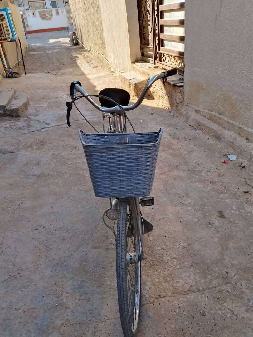 السلام عليكم بايسكلات للبيع ممكن الدجيل رقم ***********
