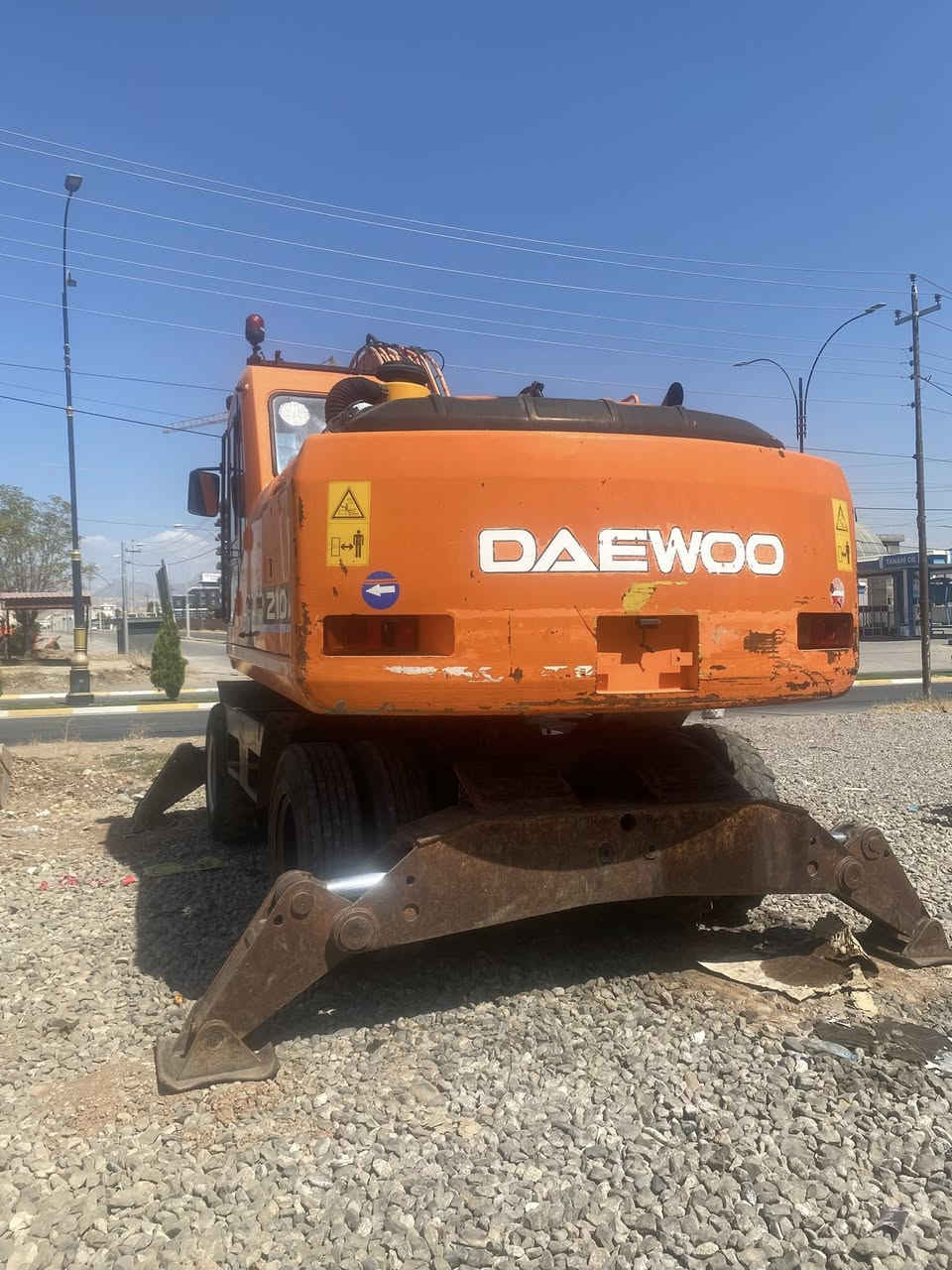 حفاره دايو. موديل 2004 رقم أربيل
ماكوعيب  سع 51000 خمسه شداد عشره 
ورقات و مجال  ***********
