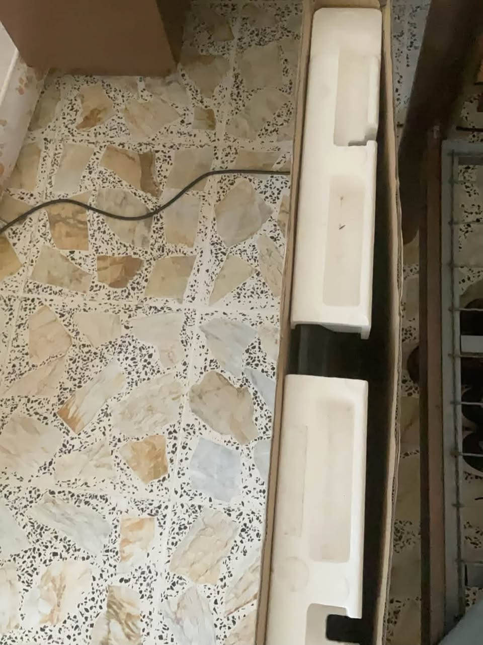 السلام عليكم يا اخوان شاشه من شركه دنگا جديده
حجم 43
بيه نت و برامج 
كامل المحلقات 
السعر 210 الف 
***********
