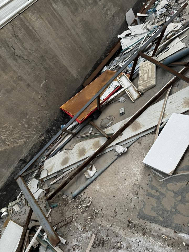 للبيع حديد  تركي مستعمل نظيف وسندويج جداري نوعيه ميلانو تركي وكبنكات عدد٢ ثقيل مكاني بسيدية ***********
