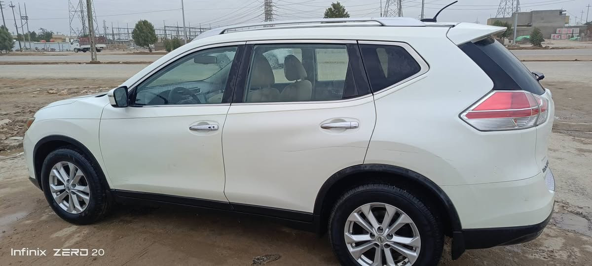 نيسان روج 16
سيارة كير ومحرك على وضع الشركه 
تخم تاير 
مثبت سرعه 
اشاير بالمري 
كامره خلفي امامي 
وبعد بيها هواي مواصفات 
ماشيه 188
السعر 135
***********
رقم كربلاء انكليزي بأسمي
