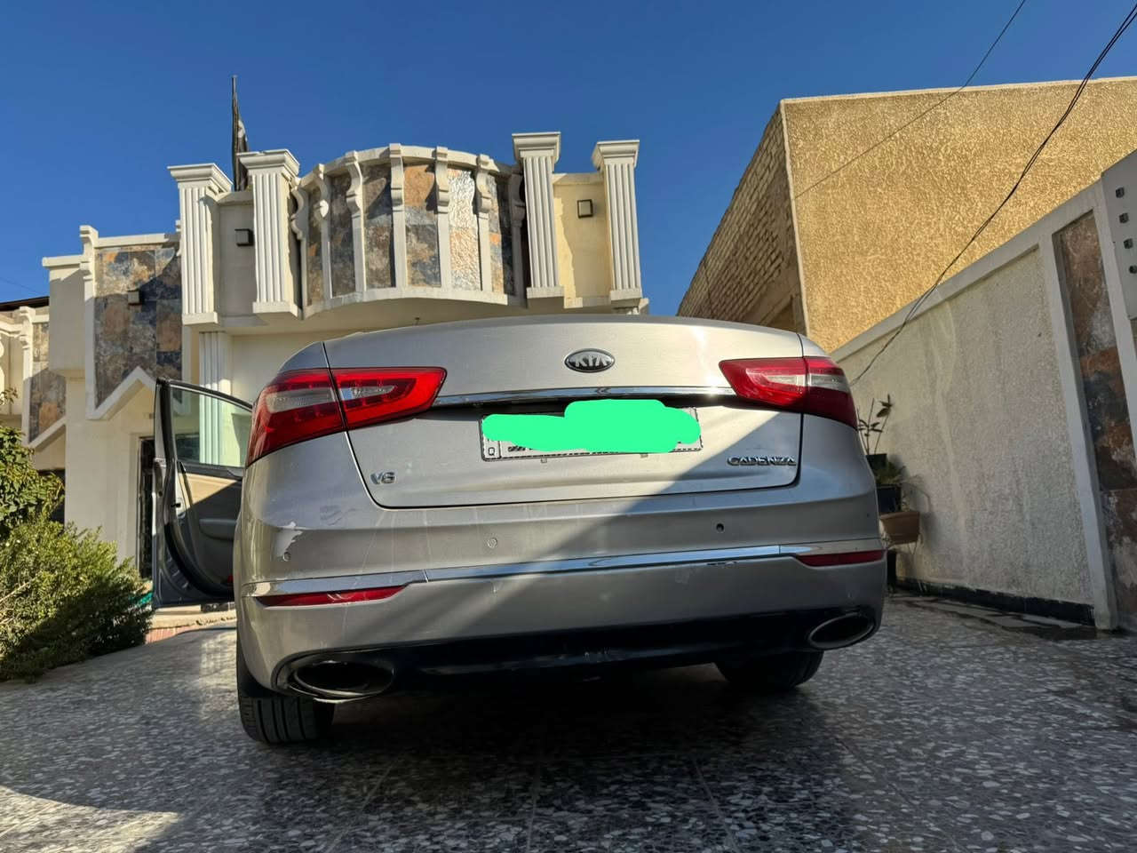 الســلام عـليـــكم  عليكم ورحمة
سياره كاتنزه 2014فول واحــد على واحــد Vip اعلى فئه السياره بيها بس صفحتين رش اثر شخوط بسيطه رقمها الدولي بغداد جديده السياره تبريد تدفئه دوخلها جلد تخم تاير سياره كامله ***********
***********
السعر  140
