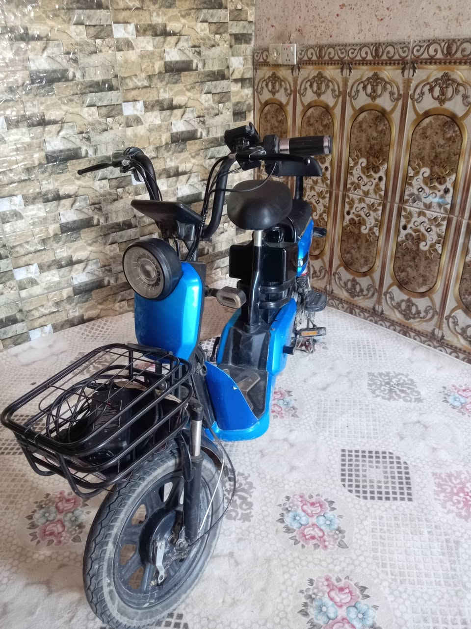 السلام عليكم دراجة حجم 16
6بطاريات جدد
بلاتوث 
بصمه تشغيل عن بعد 
انذار سرقه 
لايت عالي  
السعر 250 وبيها مجال 
العنوان بغداد 
الرقم ***********
