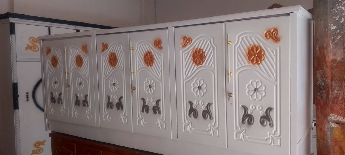 السلام عليكم بوفيه مترين ونص للبيع سعر 175‏‪هذا رقمي‏‪***********‬‏
