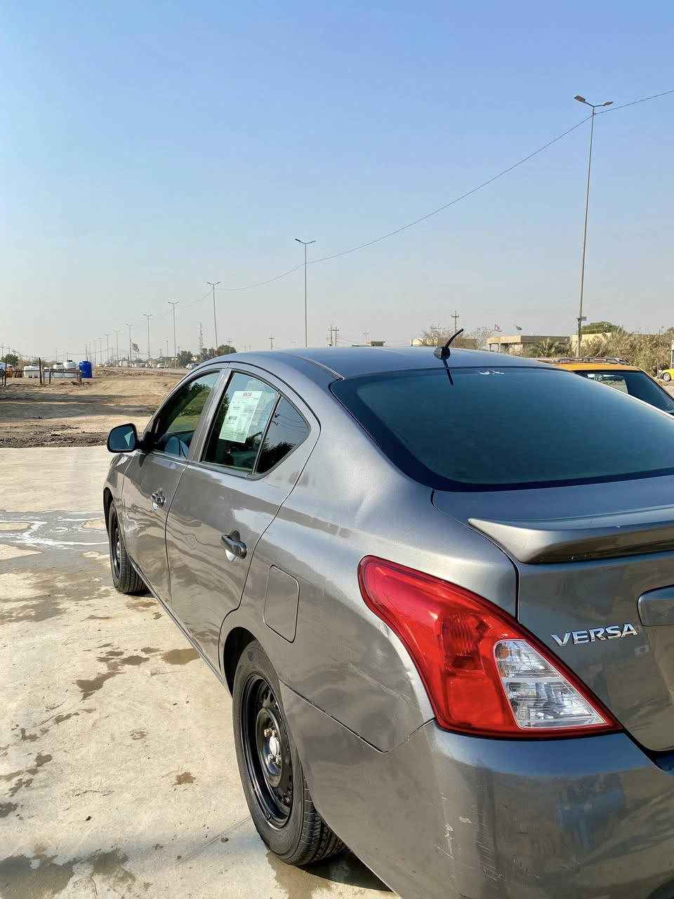 سلام عليكم نيسان فيرسا 2018 حره سنويةمجدده
ضررها فقط باب وجاملغ بدون دواخل وبدون ايرباك
باقي السيارة مكفولة كفاله عامه ماشية 75 
مكينة وكير على وضع الشركة تبريد ثلج ❄️ 
السعر 85 
استفسار :***********
