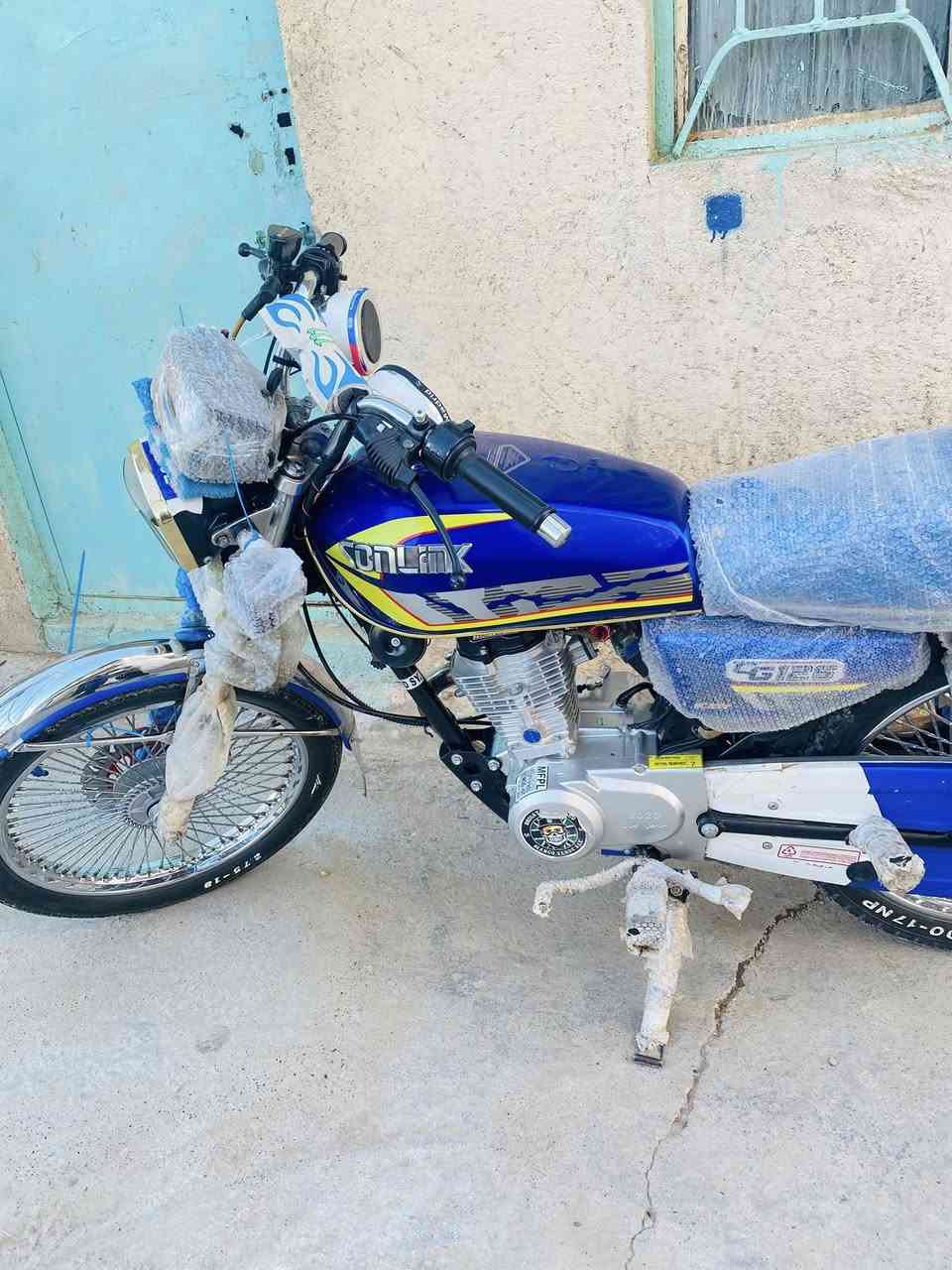 السلام عليكم تايكر مديل ٢٣ مكفول كفاله عامه ب ٦٠٠. وبي مجال ***********
