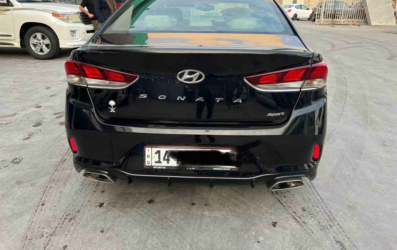 سلام عليكم 

سوناته 2018لون اسود وراد امريكي ضربته جاملغ وخشم بنيد معمرات فول موصفات 
بصمه 
تحكم استرين
فتحه 
بصمه 
حساس بلمري 
كير مكينه كفاله حداديه جديده 
ليتات زنون 
رقم جديد بصره حره 

رقم الهاتف :*********** البصرة, العراق

