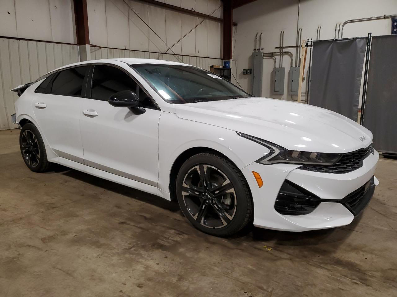 السلام عليكم
سياره K5 موديل 2023 
GT line
محرك 1600 تيربو
فول عدى الفتحه
رادارات حساسات امامي خلفي
الضرر موضح بالصور
حره بدون رقم تترقم اي محافضه 
السعر 165 وبيه مجال للشراي ***********
