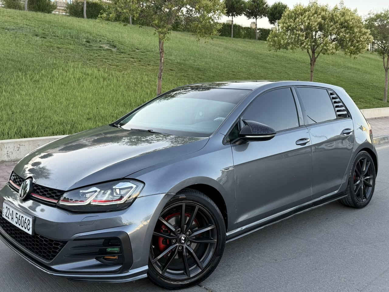 Golf  MK7.5    (106$)  ***********
گولف ٢٠١٦ فول مواصفات 
بانوراما / تحكمات / زنون/ كشن كهرباء / ٣ گير / بعد هواي مواصفات 
محرك ١.٨ مرغوب ✈️
سيارة جاهزة بدون اي نقص ✅
بيها قطعتين بدون ارباك بدونً دواخل ( بونيد + باب كلير امريكا) 
محركً گير كهربائي شرط  ماشية (١١٢) الف فقط ✅
صور سىونار موجود 
سنوية رقمً جديد (٢٠٢٩)✅
مكان سليمانية 
*********** ✅
