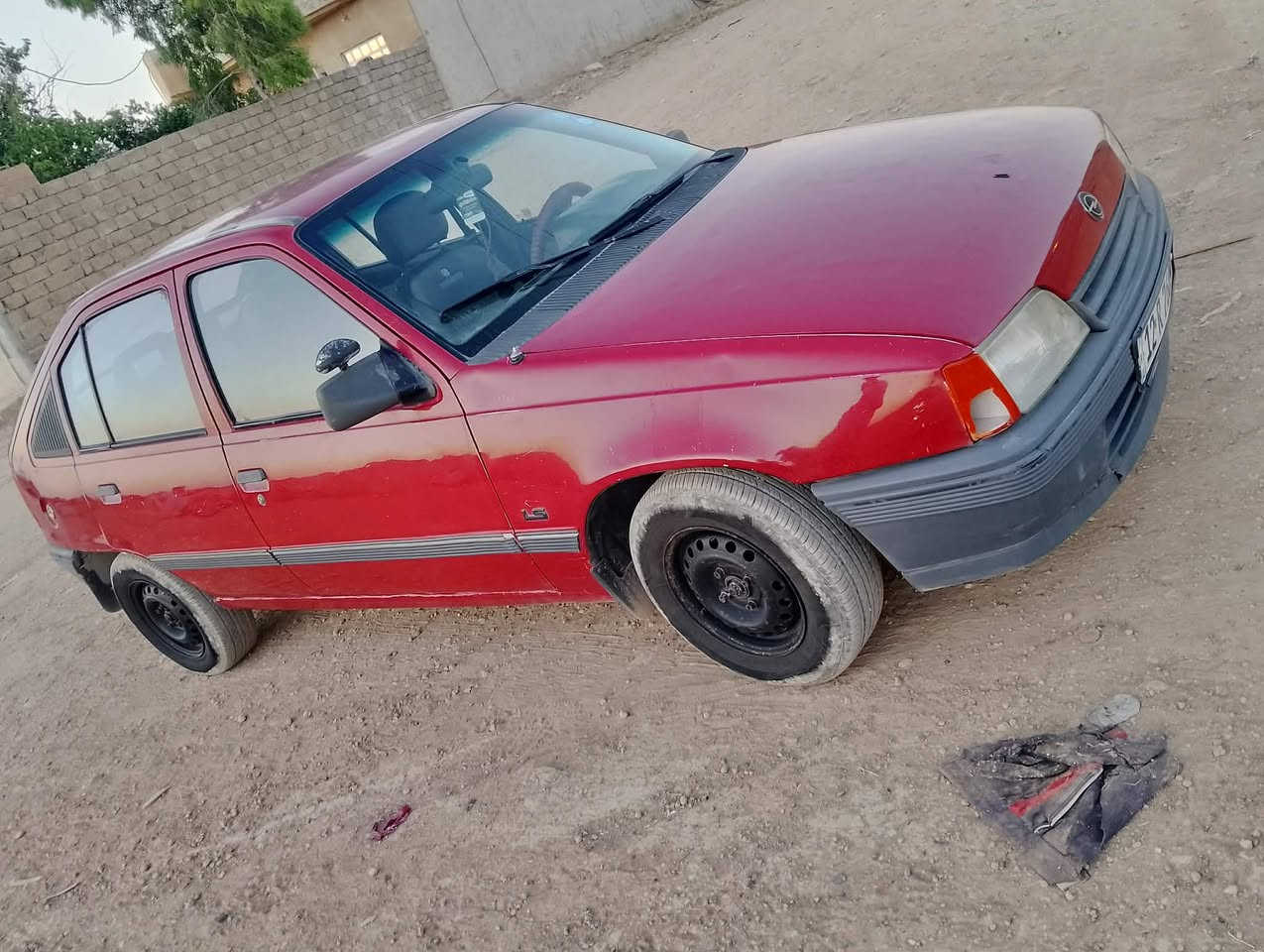 كاديت موديل91 رقم انكليزي شرط التحويل محرك كير شرط تواير انضاف سيارة مصروف عليها وايرمنيه كلها شغالة   رقم موبايل ***********
