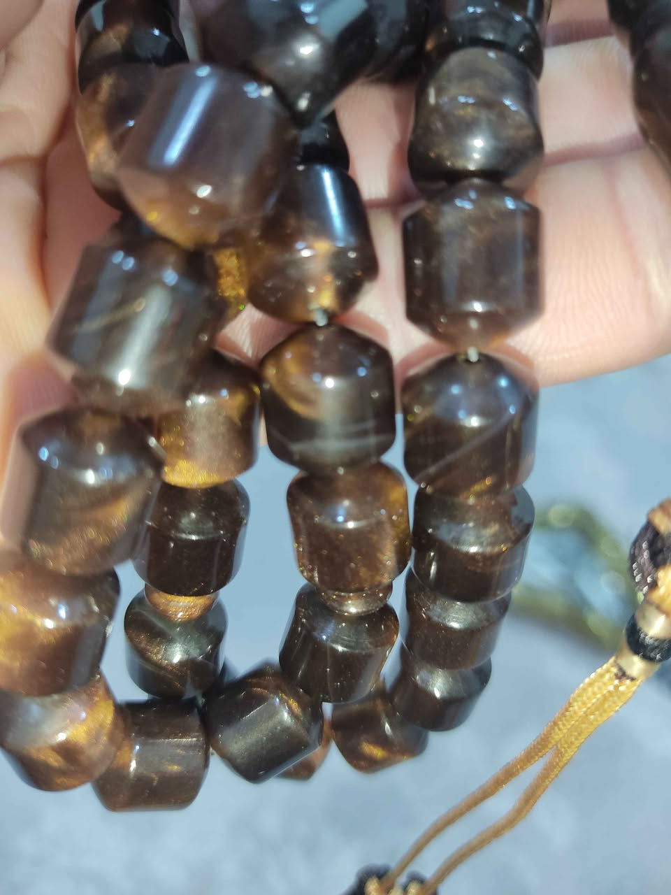 سبح  بكلايت الماني خراطة تركية يدوية بالكامل الكركوشة حياكة يدوية بالكامل 
عدد الخرز ٤٧
عدد الفواصل ٢
ثقوب الشاهد للخيط ٢
جميع الكلام المذكور مذمم عليه 
سعرها ٥٥ الف مكاني بالنجف الاشرف  
السبحة مشرية بسعر الجملة من مصدر موثوق يعني بكلايت الماني بشرط الفحص والسعر المناسب للقطعة 
جميع الخرز تحتوي فاير ذهبي جميل جدا 
رقم الهاتف ***********
ماعندي بس هل سبحة النجف, العراق
