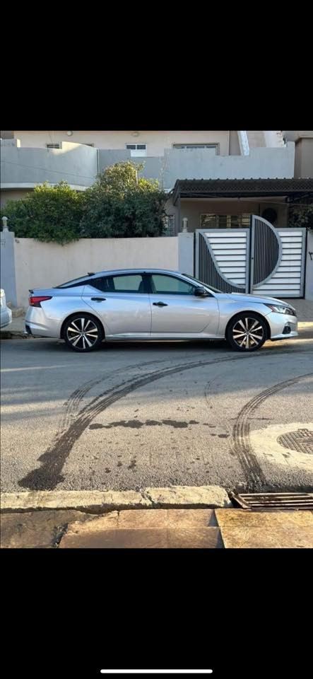 السلام عليكم 
التيما 2019 SR
رقم اربيل دولي سنويه بسمي
ماشيه 119 الف
ضرر امريكا جاملغ  خلف السايق و الباب الخلفي مبدل بلادي بدون صبغ 
بالعراق انطخ الجاملغ الامامي اليسار امبدل و مصبوغ
مواصفات
لايت زينون/ بك لايت LED /ويل 19 / كشنات جلد /رادار امامي و جانبي / شفتات ستيرن/ شاشه كار بلي / كاميرا دواره/ كشنات كهربائي
و السياره عليها جميع الكماليات
السعر 130
للاتصال *********** + واتساب
*********** 
مكاني موصل
