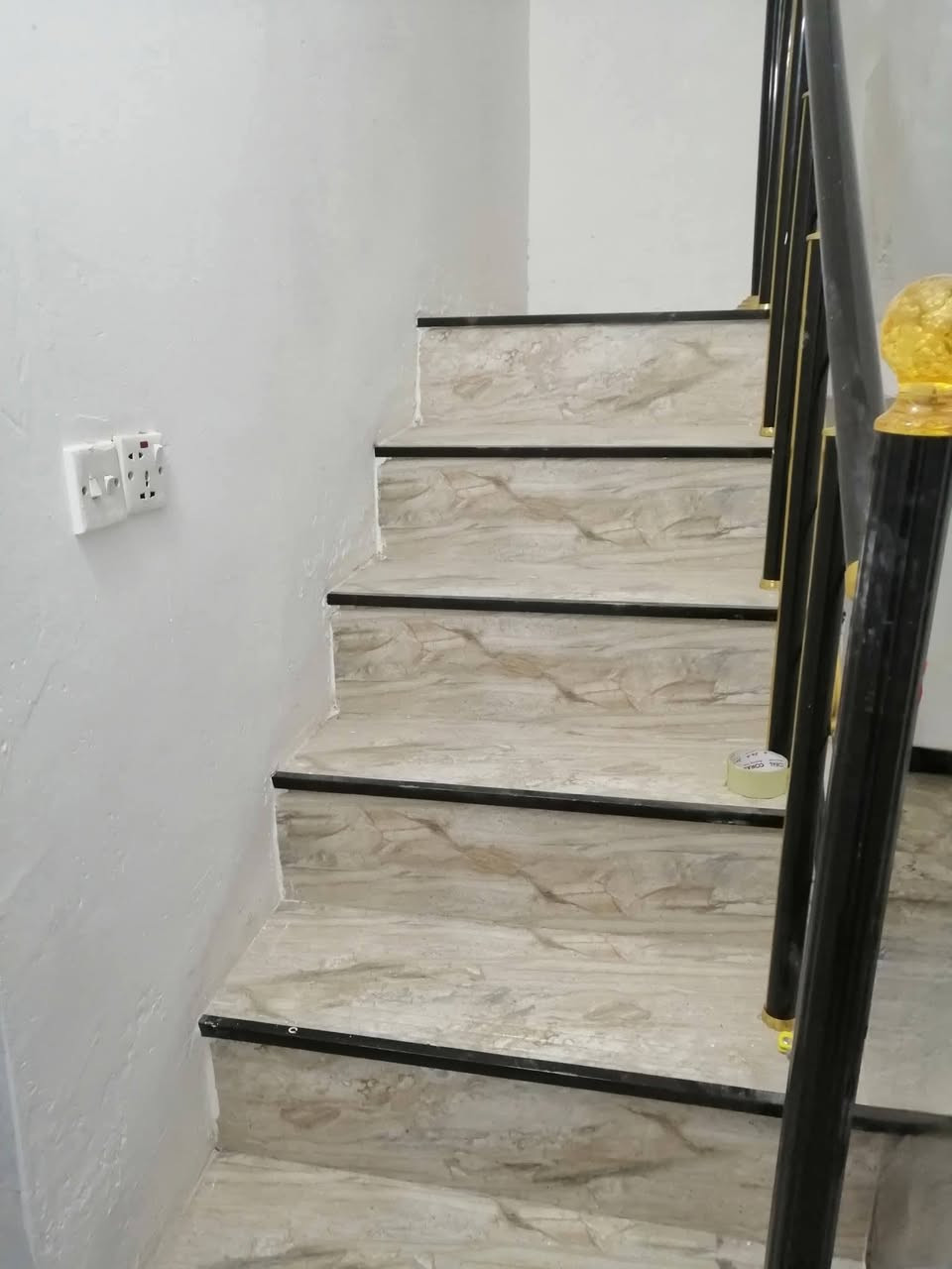 #الدار_للبيع في الدوره الرواد حي الزهراء (مقابيل بانزين خانه الغفران)
البيت طابو صرف بيت بناء لسنه 2024
يحتوي البيت ع مدخلين.
طابق ونص 
مساحته ٨٨متر واجهة 4.ونص نزال 20
3نوم واستقبال ومطبخ مجمع صحيات
السعر 160
وقابل للتفاوض الاستفسار أكثر *********** واتصال او واتساب َمكتب الشمري للوساطة العقاريه
