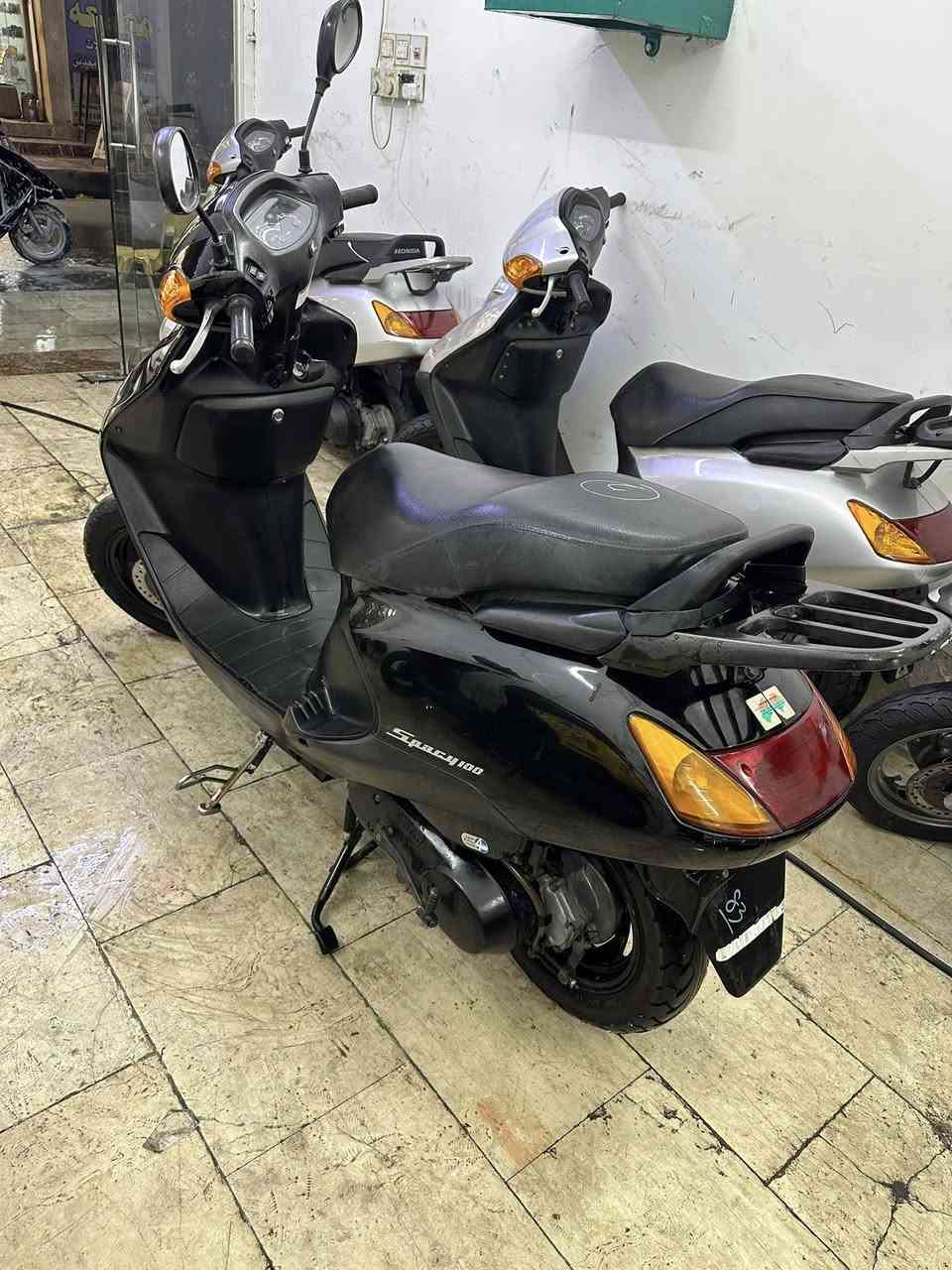 #السلام_عليكم_أخوتي_الغوالي 
#الوجبه_الجديدة
#مال_مزاد_شرط_رمبه 
# هوندا سبيسي ياباني أصلي 🇯🇵👍
 #شرط الضمان 💯💯
#بعده بحالة الوكاله فول نظافه مكفول 
#نظافه فول 💯💯👍 
#اللون أسود 

البيع نقد والأقساط 👉
مصرف الرافدين فقط👉
مواظف ومنتسب ومتقاعد و الوريث 👉
استقطاع الاكتروني بدون مقدمه👉

#مكاني كوت المشروع شارع ميكانو 👉
***********☎️
***********☎️
أخوكم سيد محمد
