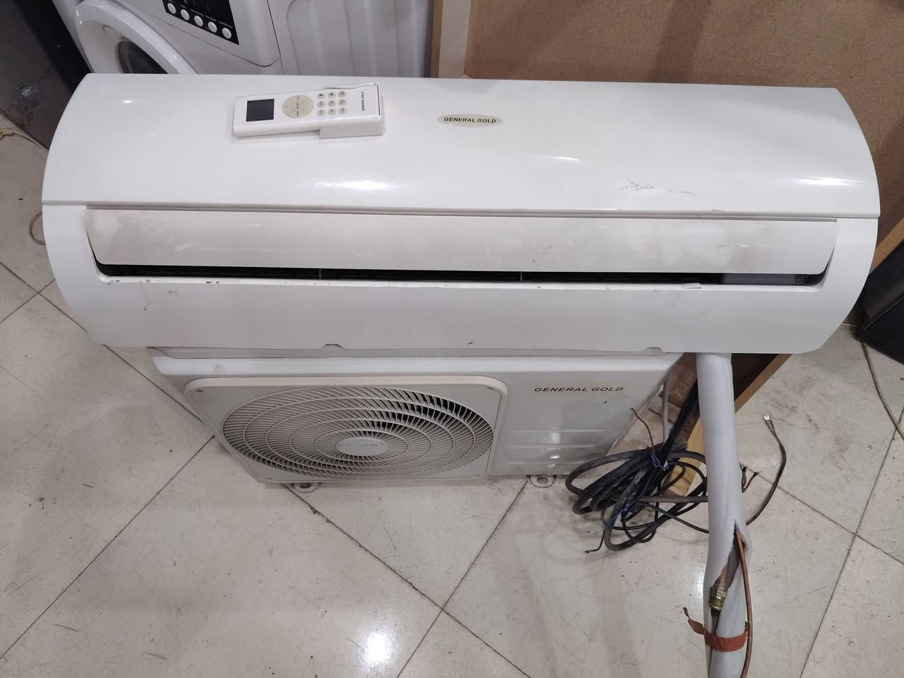 غراض لبيع العنوان سرجنار شارع ابو سناء مجاور فندق برج الحياة رقم موبايل *********** وتساب
