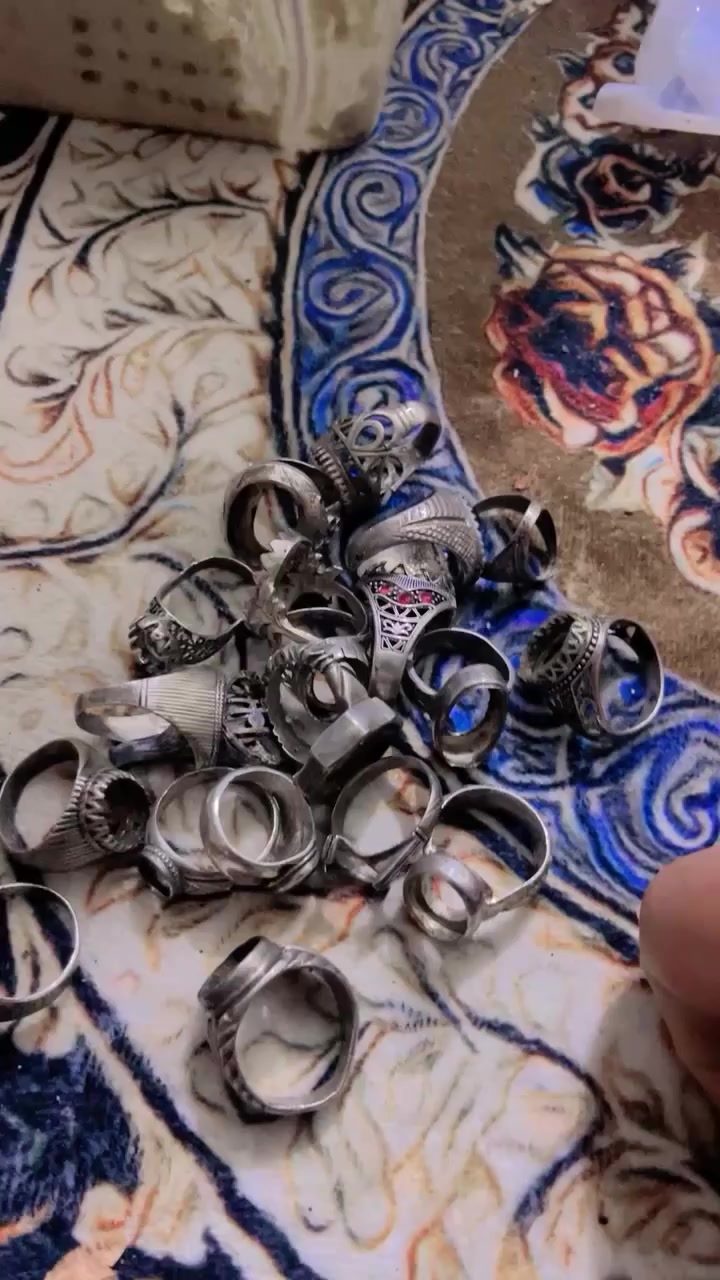 السلام عليكم فضه للبيع ١٧٣ غرام على٣ونص قفل


**إذا كنت صاحب هذا الإعلان وتريد حذفه لأي سبب، رجاءا أرسل رسالة إلى الدعم الفني**