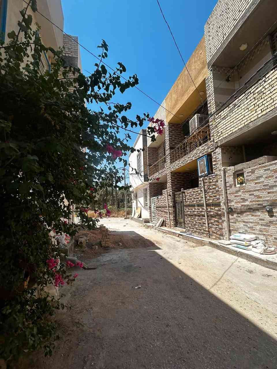 دار للبيع المساحه 50 متر
📍شارع البوبيات عامود 21 داخل فرع حسينيه اهل بلد 
قرب الروضتين 

يحتوي على غرفتين نوم وصاله ومطبخ ومنور وصحيات عدد ٢

سعر .. 110 وبي مجال 

للاتصال ..  ***********
