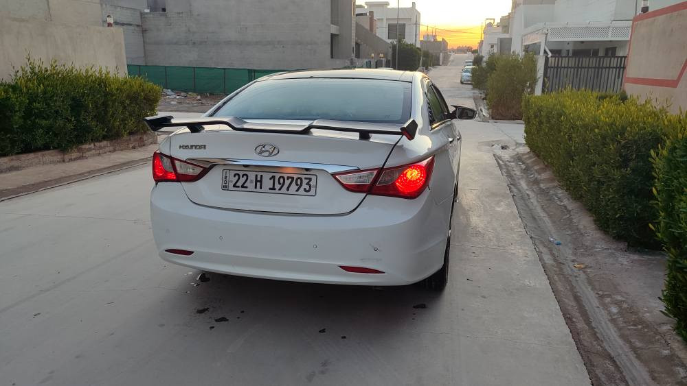 سوناتا 2011 خليجي محرك 4 سلندر 24 دوش بأسمي و سياره عنده كوبون بنزين  گير و محرك سليم. *********** مكاني كركوك
فول مواصفات
١ـ كشنات كهرباء و خزن  ٢-بصمه   ٣- بانورما.  
٤- تبريد قطعتين و مركزي   ٥- كير اوتماتيك و عادي 
٦- حساسات خلفيه
٧- وبيه داش كام تصوير و و خزن مستمر امامي و خلفي       
سياره بيه ٣ قطع و نص صبغ بدون دواخل صندوك جاملغين خلفي و نص باب وره سكن كركوك, العراق
