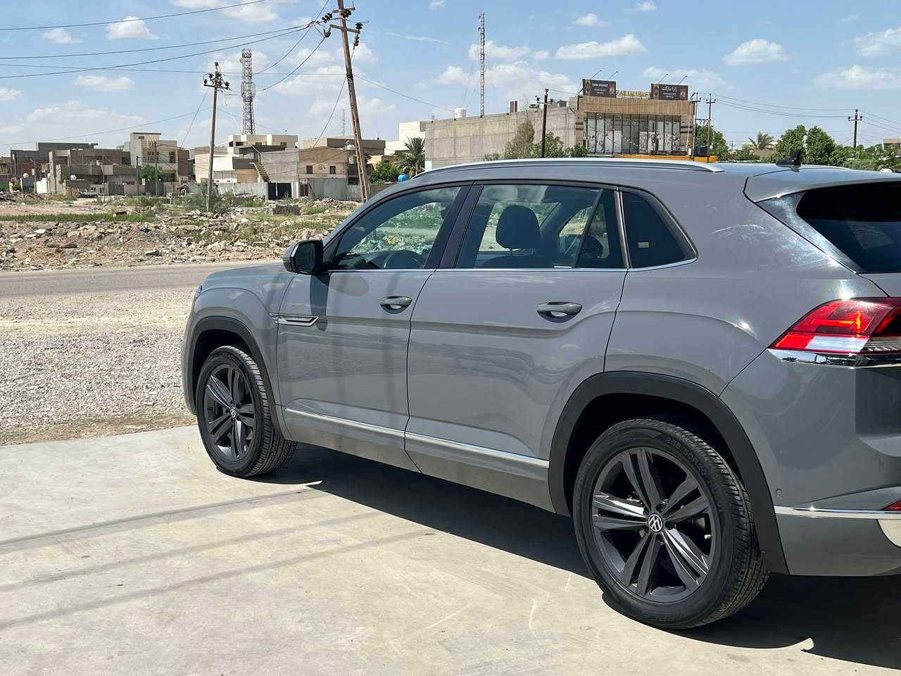 فولكسفاغن اطلس SE R_LINE PREMIUM CROS  محرك V6 تنفس طبيعي سيارة فول مواصفات واحد على واحد 

رقم السيارة : اربيل  

موقع السيارة : ديالى

نوع السيارة : اطلس  ار لاين اعلى فئة 

موديل السيارة : 2021

المسافة المقطوعة: 66 mi

مواصفات: 1/1 

بصمة تشغيل 

بصمة ابواب 

تشغيل عن البعد 

كراسي جلد كهربائي 

كراسي تدفئة وتبريد 

اوتو بارك 

شاحن وايرلاس للجوال 

مداخل USB وتايبسي 

بانوراما 

صندوك كهربائي 

حساسات امامية خلفية 

كاميرات 

سستم سماعات

لايت زينون LED مع عدسة متحركة 

سيارة بيها بعد مواصفات عديدة 

ملاحظات: صور الحادث وبيها صبغ شبرين بالصندوق وبارد بخشم البنيد كله راجع بالجهاز pdr  سونار وتقريرها مرفق بالصور سيارة جديدة 

للأستفسار  : مكلف بالنشر

اتصال فقط غير متواجد على النت ***********

السعر ٢٥٠
