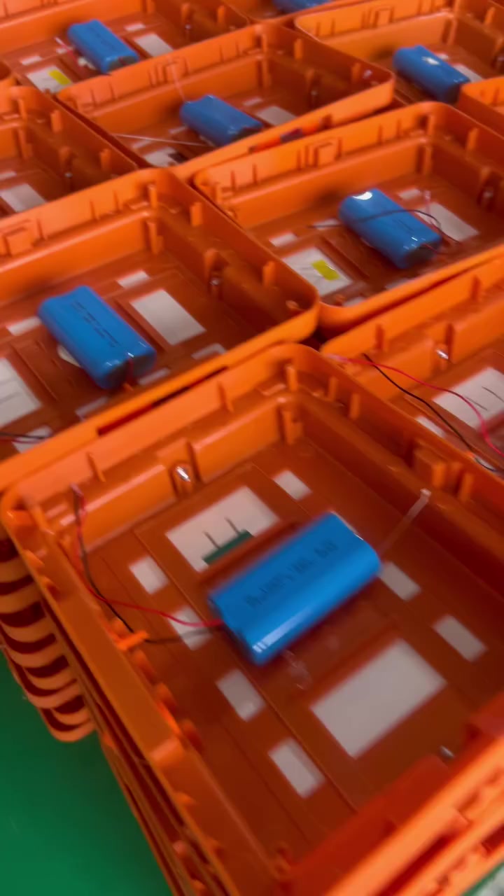 1. Shell material: ABS
 2. Lumen: 130 LM      
 3. Waterproof index: IP54                                    4. Solar panel 5V 3W line length 4 meters
 5. Charging time 4-6 hours in direct sunlight 
   6. Working time:4-6h 
7. Working temperature: -25℃ to 65℃


**إذا كنت صاحب هذا الإعلان وتريد حذفه لأي سبب، رجاءا أرسل رسالة إلى الدعم الفني**