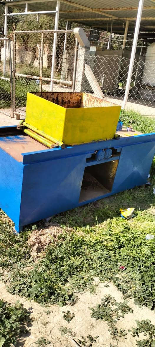 سلام عليكم متوفر مكينة نشارة للبيع نضيفة فول شغالة 2 رولات شغلها خير من الله المكان ديالى بعقوبة قرية حدمزيد 
للاستفسار اكثر ***********
