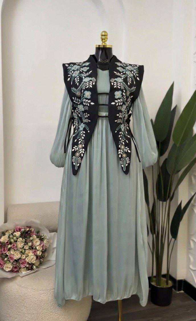 فستان مع توب 
خامة اوركنزا مبطن
38-40-42-44-46-48 التواصل والاستفسار خاص


**إذا كنت صاحب هذا الإعلان وتريد حذفه لأي سبب، رجاءا أرسل رسالة إلى الدعم الفني**