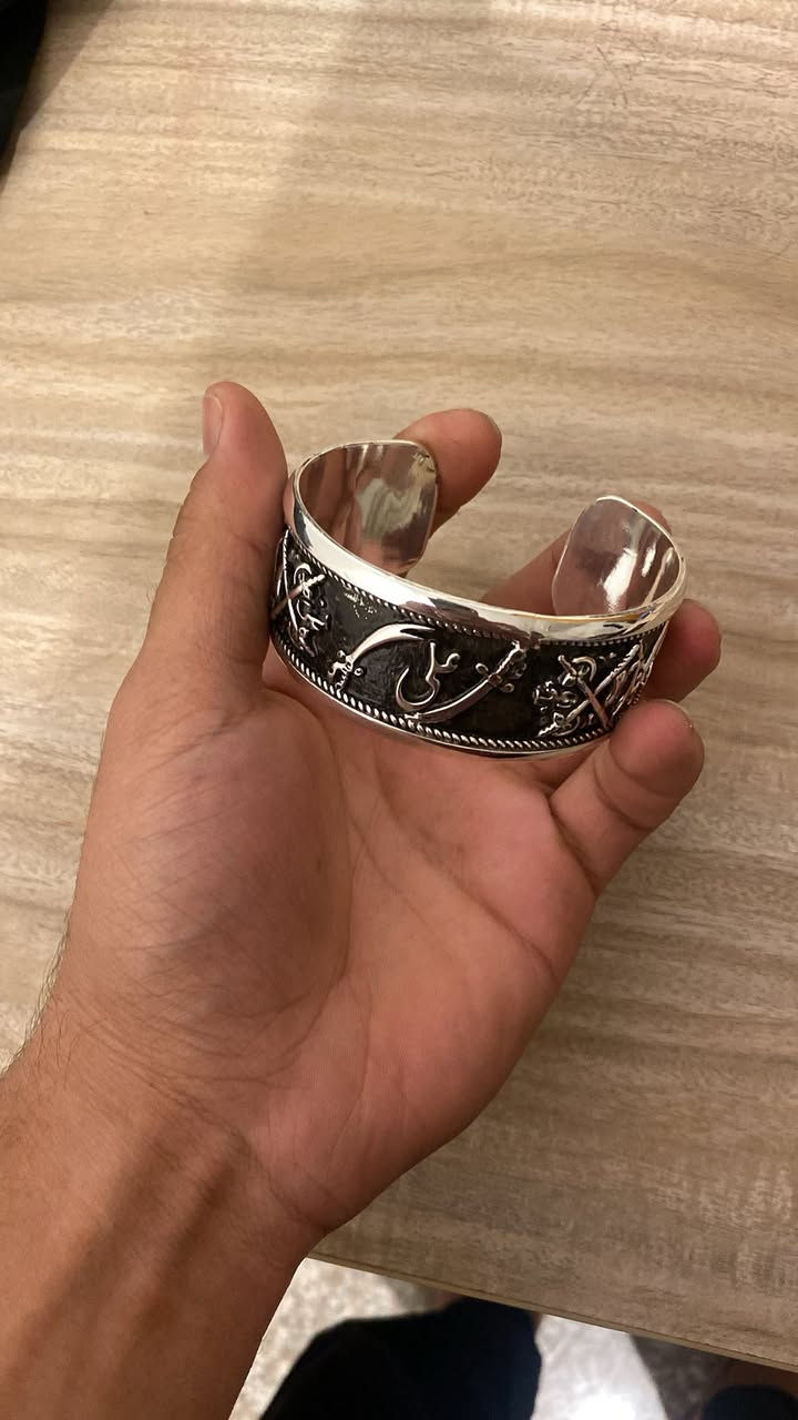 سوار فضه عيار ٩٢٥ وزن ٧٦ غرام سعر الغرام ٣٧٥٠ المو شراري لا يرأسني عله الخاص


**إذا كنت صاحب هذا الإعلان وتريد حذفه لأي سبب، رجاءا أرسل رسالة إلى الدعم الفني**