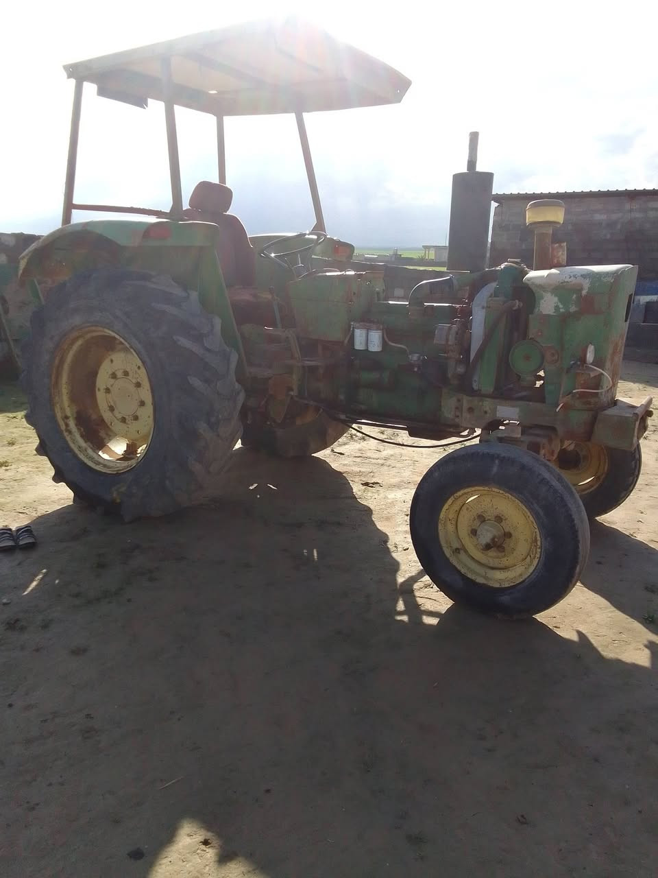 السَلٱمٌ عـَلـْيگم للبيع تركتر جوندير موديل 79 رقم نينوى محرك ستندر لٱ نفخ ولا صرف كير شرط اكسن شرط كلو شغال ***********  *********** العنوان موصل
