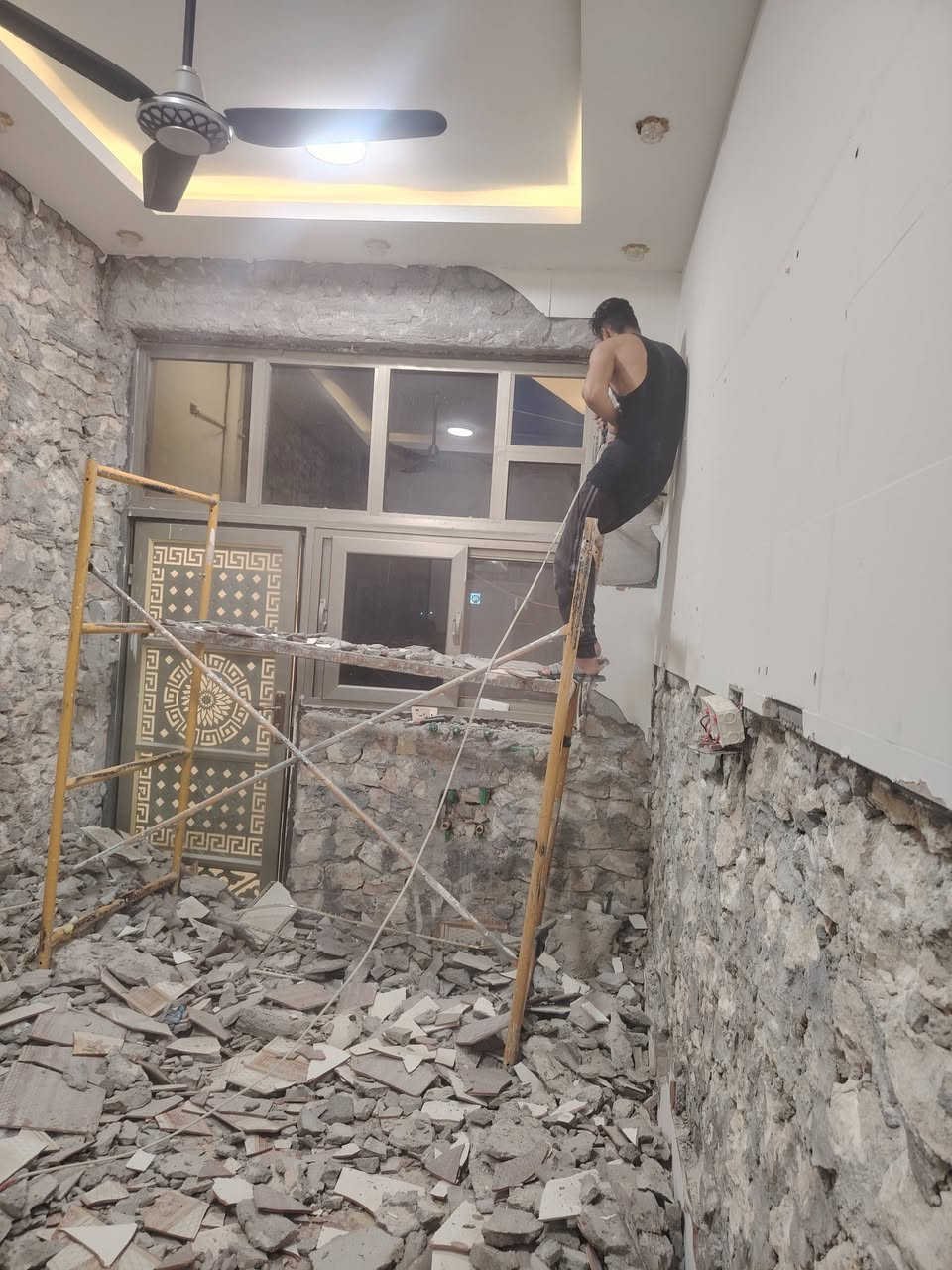 سلام عليكم  / يوجد كادر عمل جاهز  تصعيد مواد  / تنضيف بيوت  / تفليش  / تكشيط  / دفن نهري  / شقلنه ليل ونهار  / وماعليك بكلشي تاخذ شقل جاهز مني  / ومعداتنه جاهز وسياره تجيك للبيت ماعليك بس تصال على رقم/  ، ***********  🚗📞
