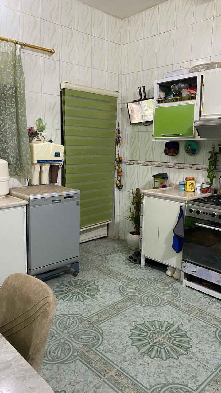 دار للبيع مساحه 200 متر ركن يحتوي على غرفتين صاله كلدور مطبخ حمام صحيات داخليه وخارجيه كراج وحديقه الموقع محيزم قرب معمل نبع بابل السعر ٢٠٠
مكتب الزركاني للعقار 
شارع ٨٠قرب القبه الذهبيه
للاستفسار
***********
***********
بيع شراء تعقيب
