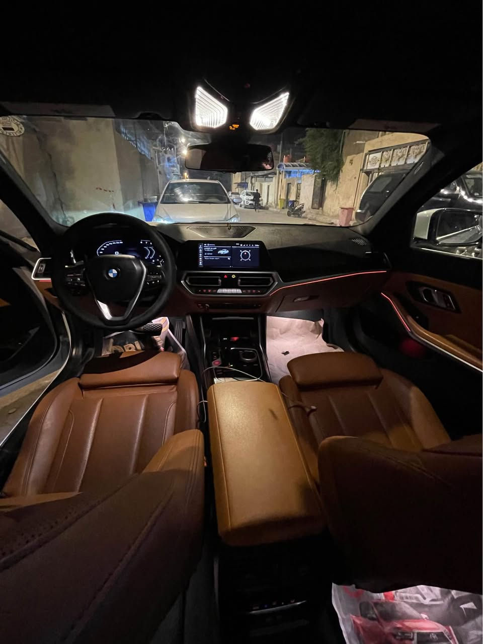 � الماركة / الموديل: BMW 330i
🔹 السنة: [22]
🔹 السعر المطلوب: [245] (قابل للتفاوض المعقول)
🔹 الممشى: [100,690 km] كم
🔹 نوع الوقود: بنزين
🔹 المحرك: 2.0 لتر تربو (أداء ممتاز واقتصاد جيد)
🔹 ناقل الحركة: أوتوماتيك
🔹 اللون الخارجي ابيض / الداخلي: [مشمشي]

✨ الحالة والمميزات:
✔️ السيارة بصيانة دورية منتظمة
✔️ حالة المحرك والجير ممتازة
✔️ بدون حوادث (أو اذكر إن كان هناك أي حادث بسيط)
✔️ جميع الخدمات والفحوصات متوفرة
✔️ [مثلاً: فتحة سقف / حساسات خلفية / كاميرا / شاشة / جلد / بلوتوث 
سيارة صفر مسج سياره رقم دهوك بسمي
الرقم *********** البصرة, العراق
