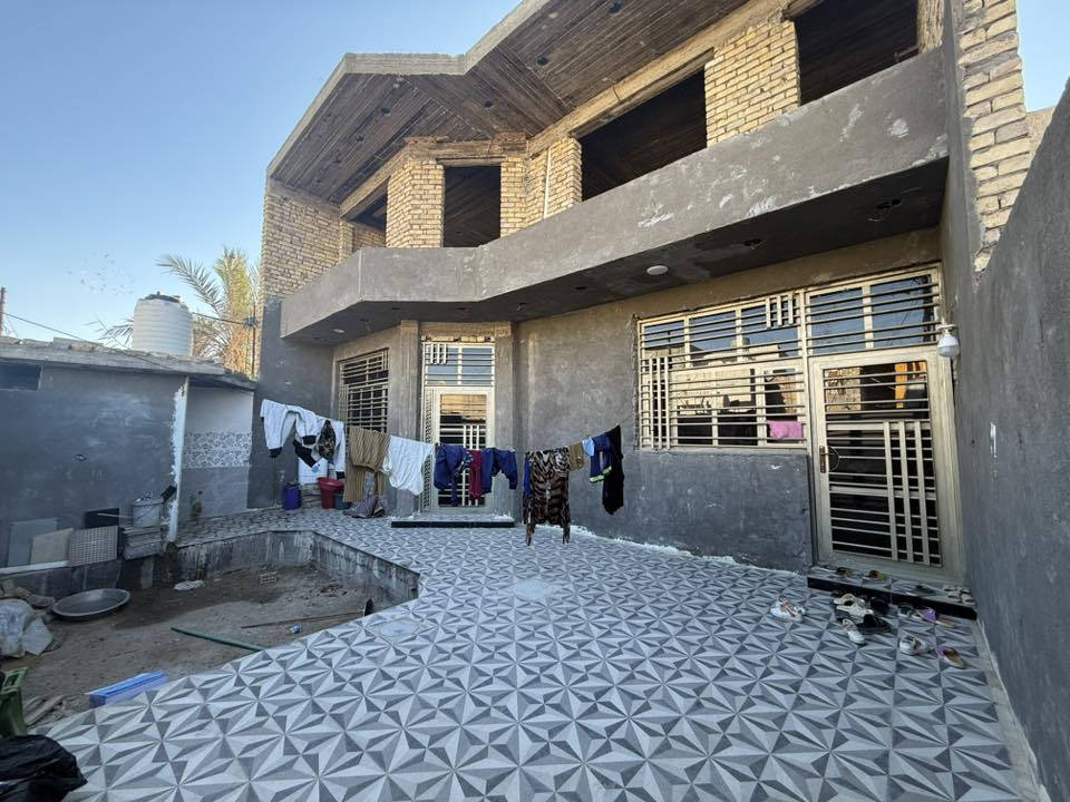 بيت مساحه ٢٠٠ متر للبيع العنوان بغداد ابو غريب للاستفسار هاذه الرقم واتساب فقط ***********
