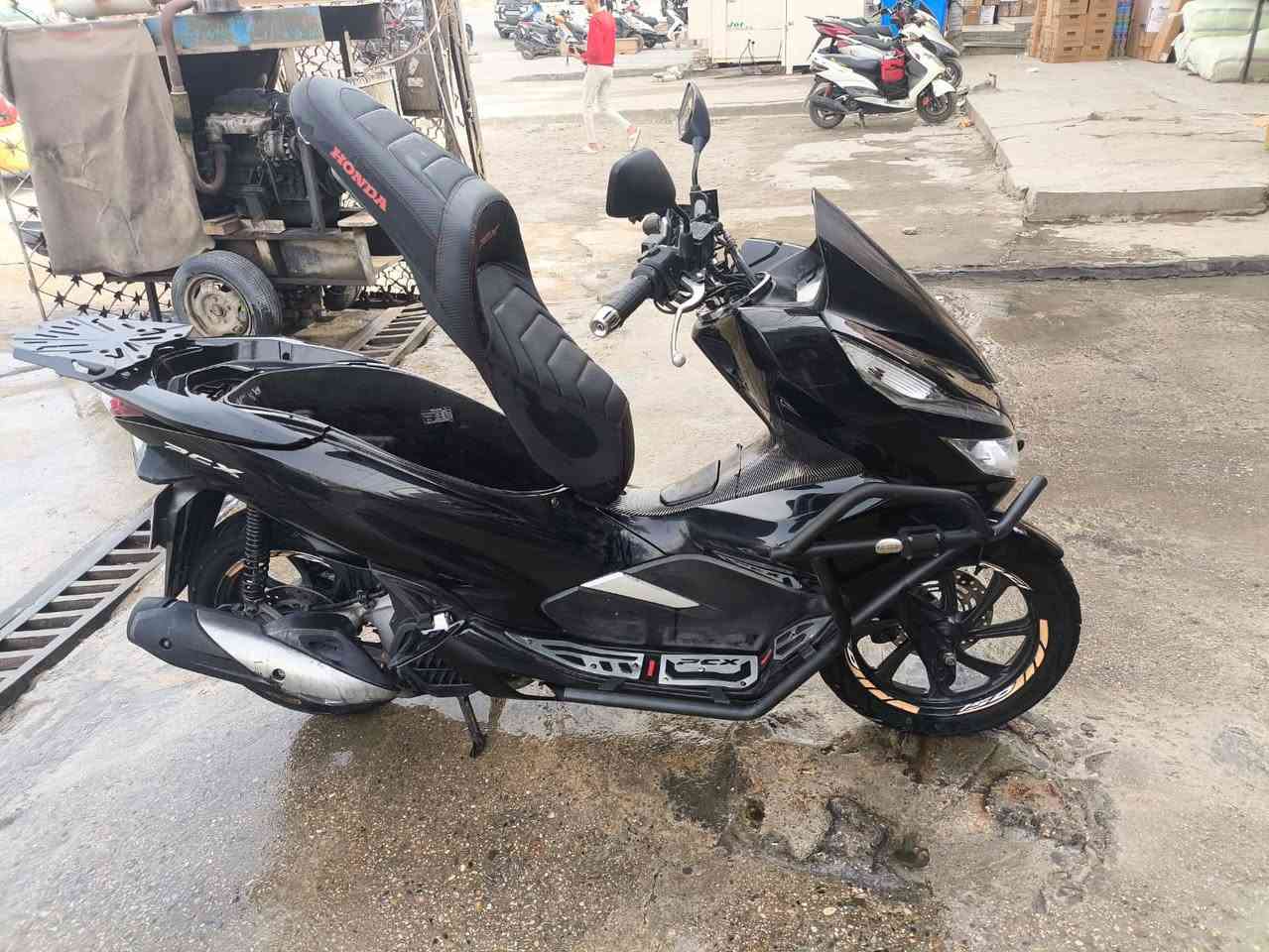 سلام وعليكم بي سي اكس جيل 3للبيع مرقمه رقم وسنويه دراجه جديده ماشيه قليل 18الف العنوان بغداد حي اور تفاصيل اكثر اتصل ***********
