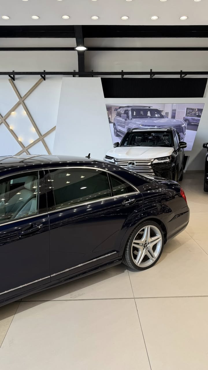 مارسيدس (2013 s350 )
السيارة طويلة
وكالة خليجية
 مكفولة كفالة عامة
عدا الجاملغ والباب بارد بسيط موضح بالسونار
ماشية 75 الف
تخم تاير الماني اصلي جديد
رقم السيارة بغداد تحويل ثاني يوم
للأستفسار :
***********
