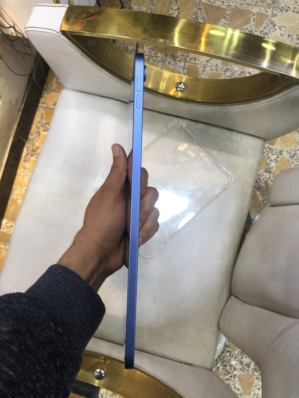 السلام عليكم آيباد 10
للبيع الذاكرة 64
الجهاز نضيف كلش فوك ماتتصورون 
ملحقات فقط كارتونه 
مكاني بغداد جديدة 
رقمي ***********
